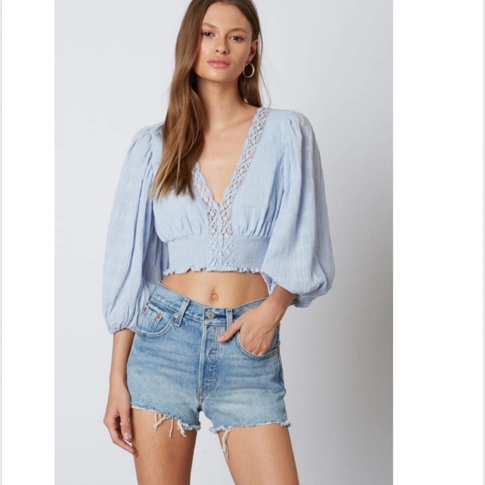 🦋LOLA BLUE CHAMBTAY LACE CROP TOP 🦋